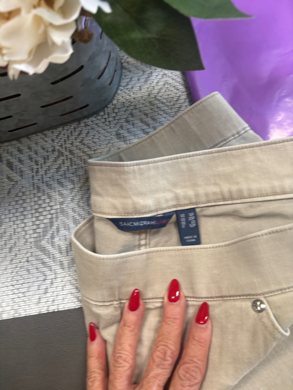 Isaac Mizrahi Beige Cropped Pants